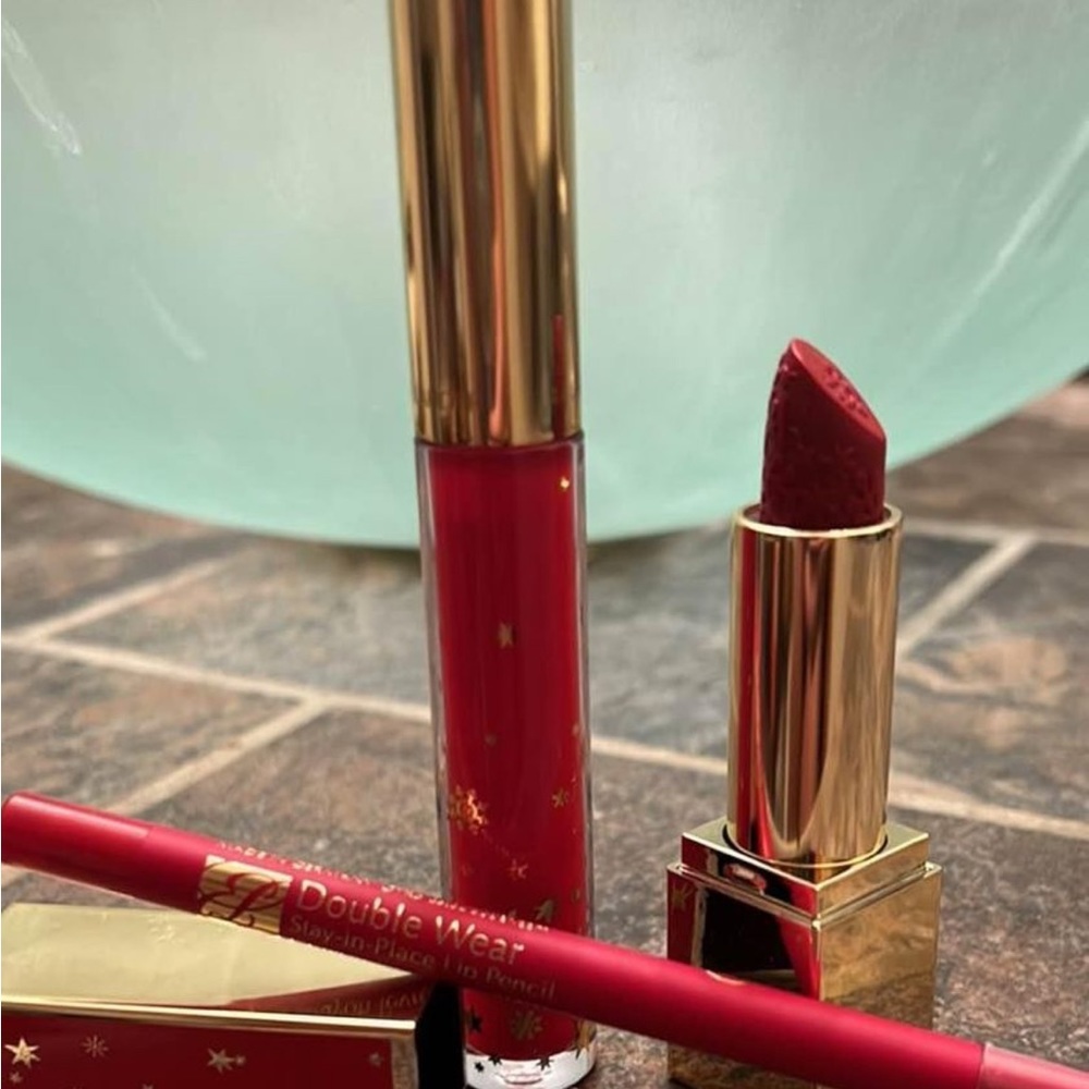 Hot red lip color set for your Valentine's Day date!